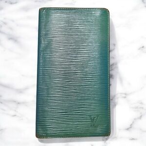 Louis Vuitton Epi wallet